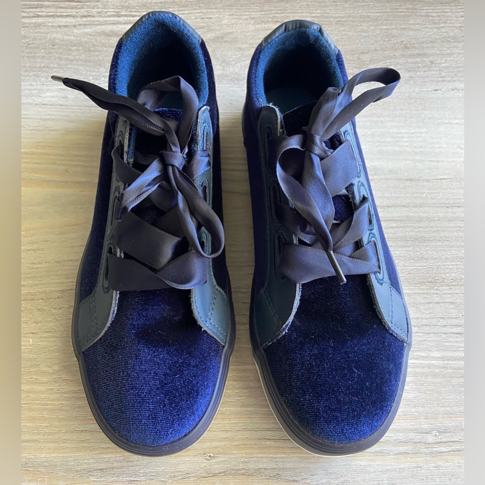 Dream Seek Navy Blue Velvet Lace-Up Sneaker Size US 7